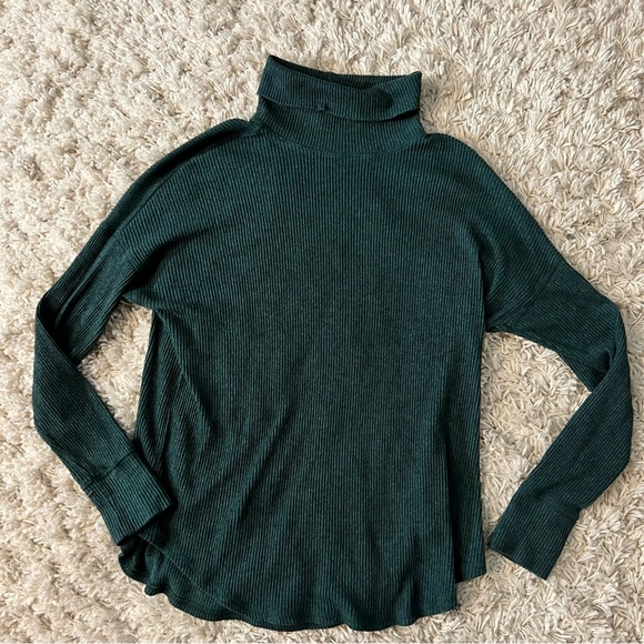 American Eagle Cozy Turtleneck Sweater - Picture 2 of 8